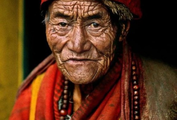 L'uomo e la Montagna di  STEVE McCURRY