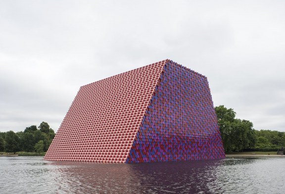 Christo e Jeanne-Claude: Barrels and The Mastaba 1958-2018