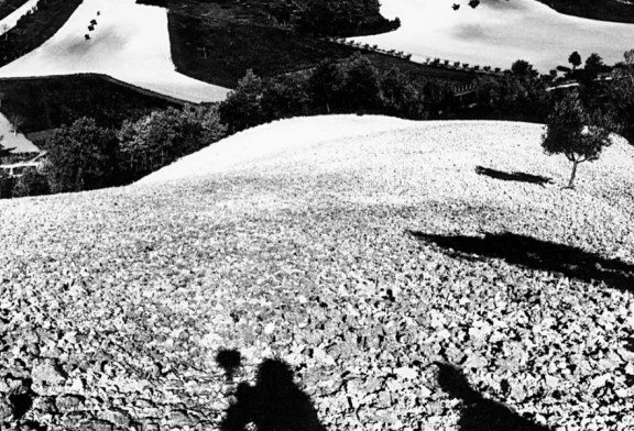 Da un caos all'altro. Gli scatti di MARIO GIACOMELLI