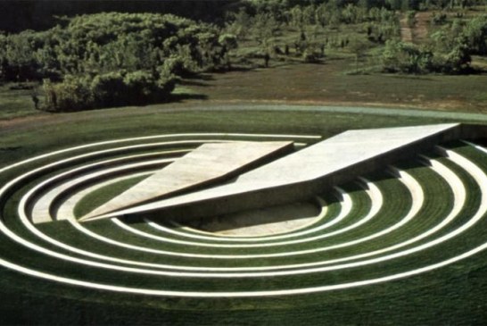 AMPHISCULPTURE. Il racconto di BEVERLY PEPPER