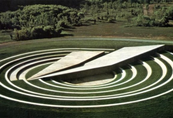 AMPHISCULPTURE. Il racconto di BEVERLY PEPPER