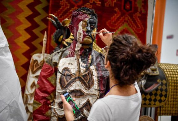 L'artista cinese LIU BOLIN si 